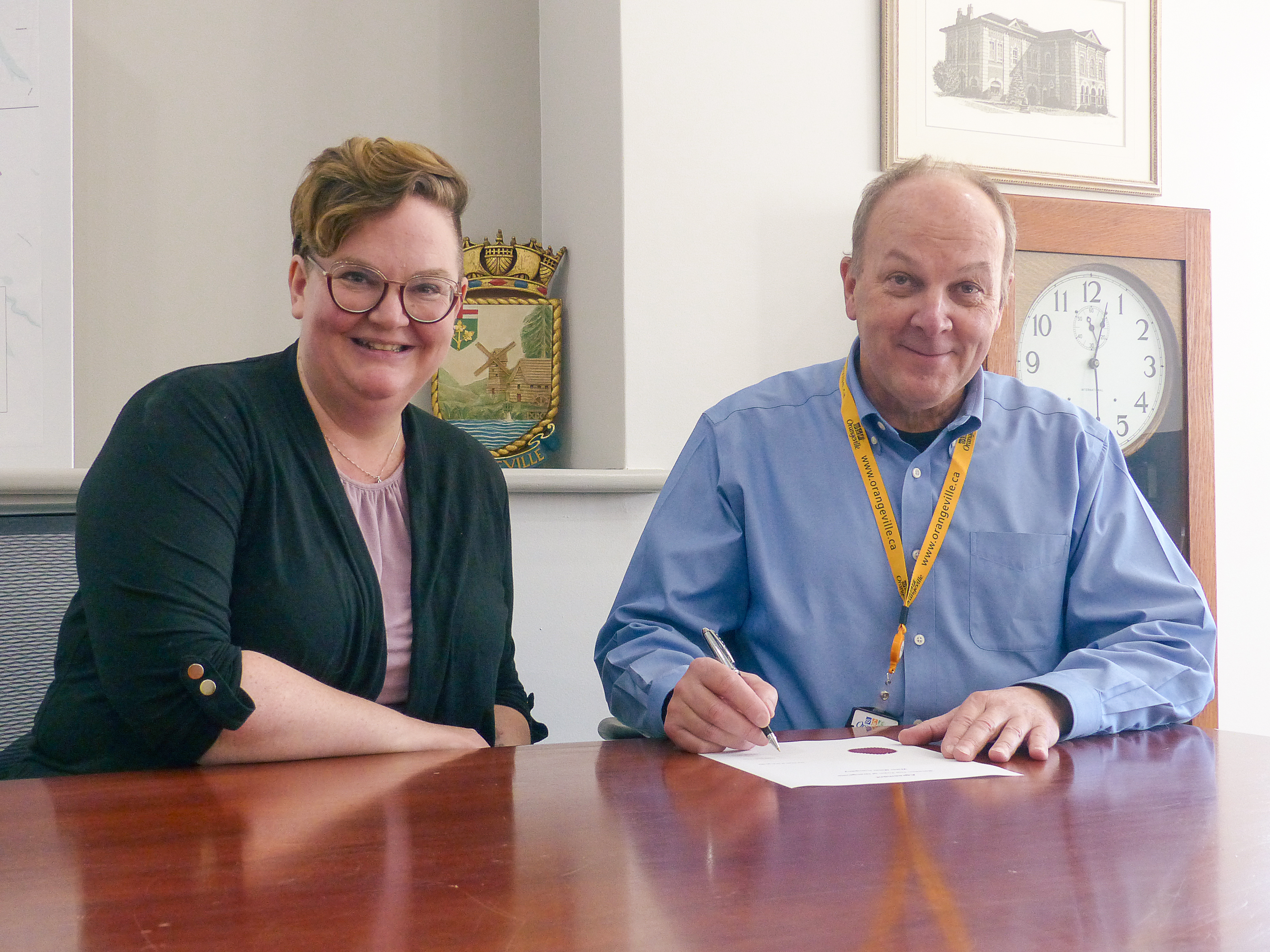 Mayor Lisa Post and Orangeville CAO David Smith sign a contract